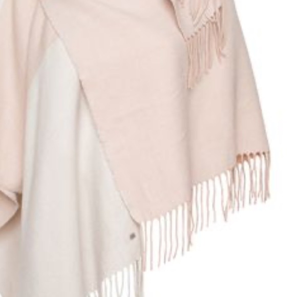 NEW SOIA & KYO Woven Scarfigan with Fringe - Picture 3 of 8